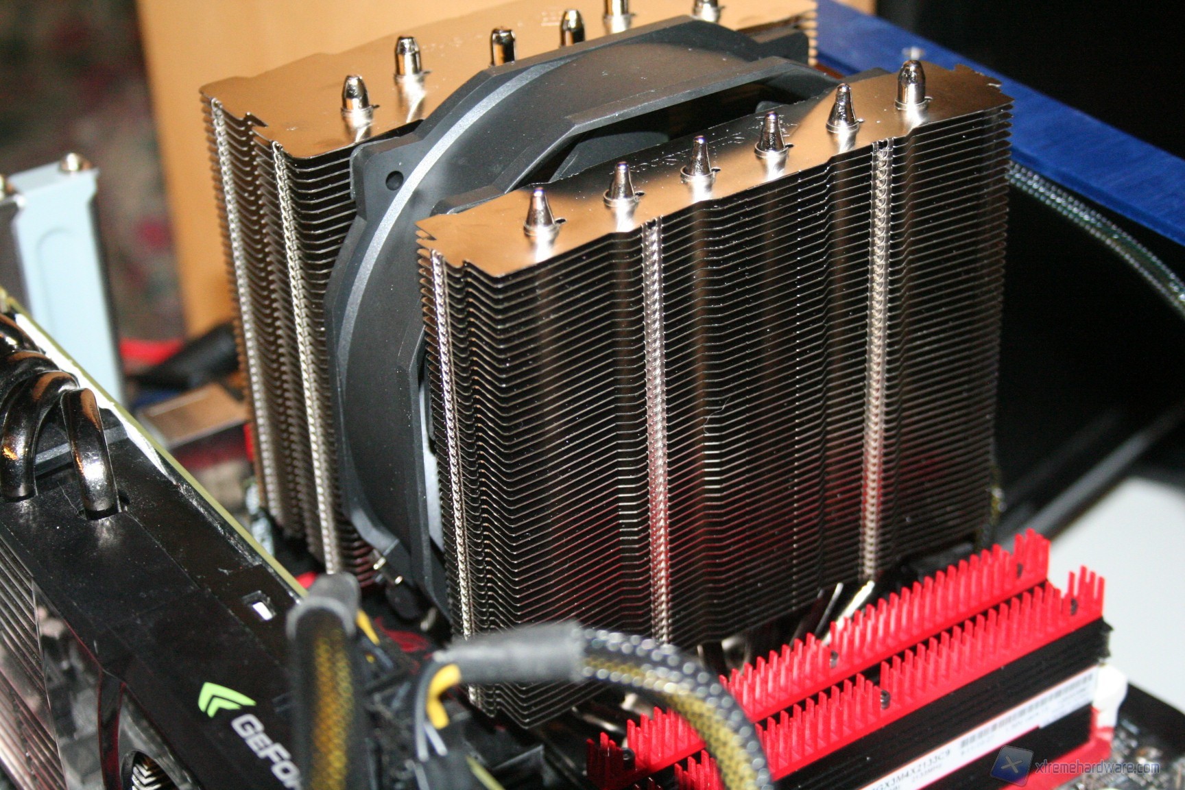 00005 Silverstine HELIGON 01